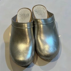 Sven Original Silver Clogs, Size 36 🤍 (IYKYK!)